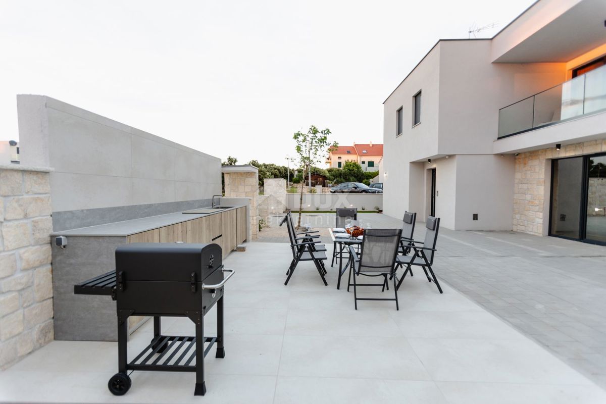 ISOLA DI PAG, MANDRE - esclusiva casa bifamiliare con piscina.