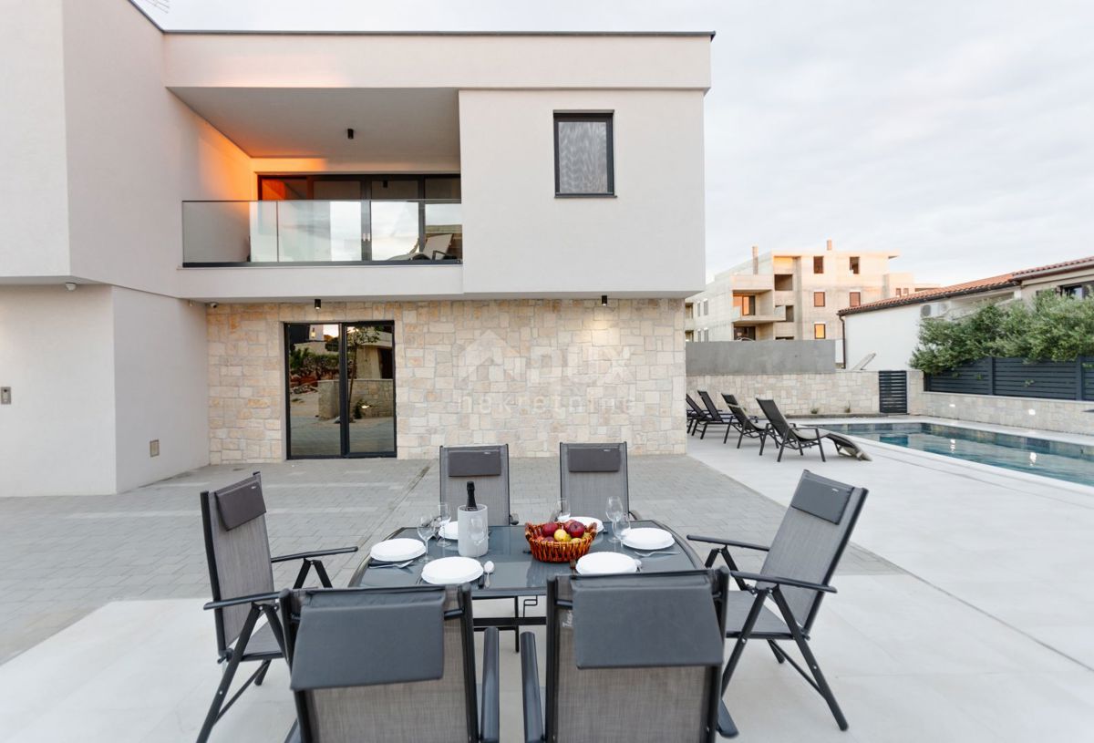 ISOLA DI PAG, MANDRE - esclusiva casa bifamiliare con piscina.