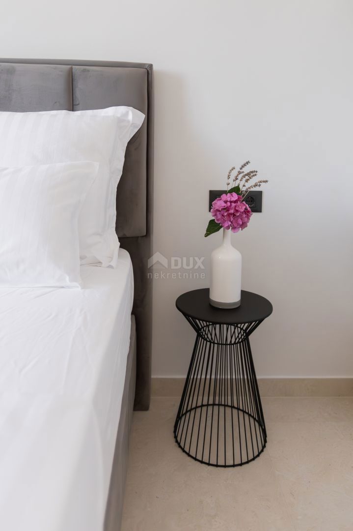 ISOLA DI PAG, MANDRE - esclusiva casa bifamiliare con piscina.