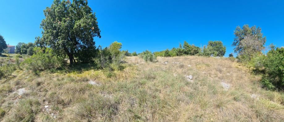 ISTRIA, KRNICA - 2330 m2 di terreno edificabile + 1500 m2 di terreno agricolo