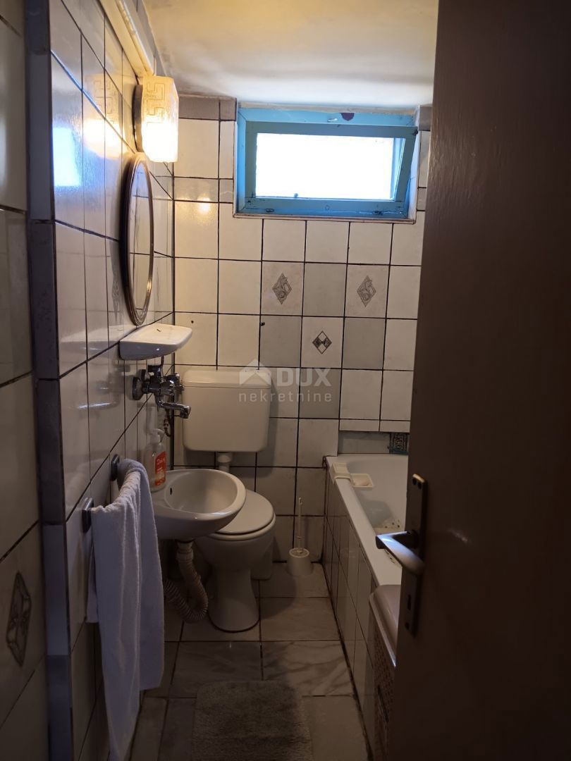 ISTRIA, PARENZO - Casa in pietra in una posizione idilliaca