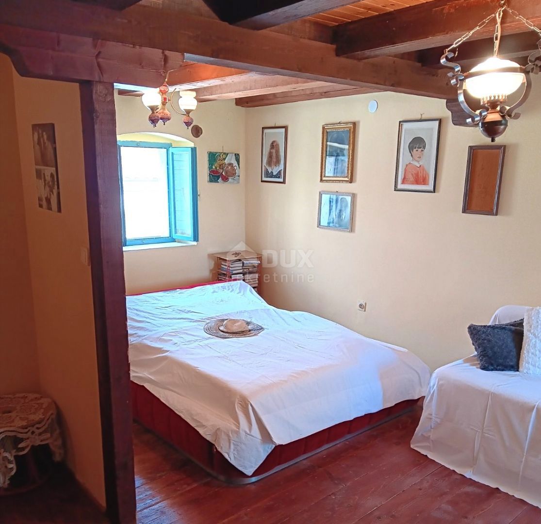 ISTRIA, PARENZO - Casa in pietra in una posizione idilliaca