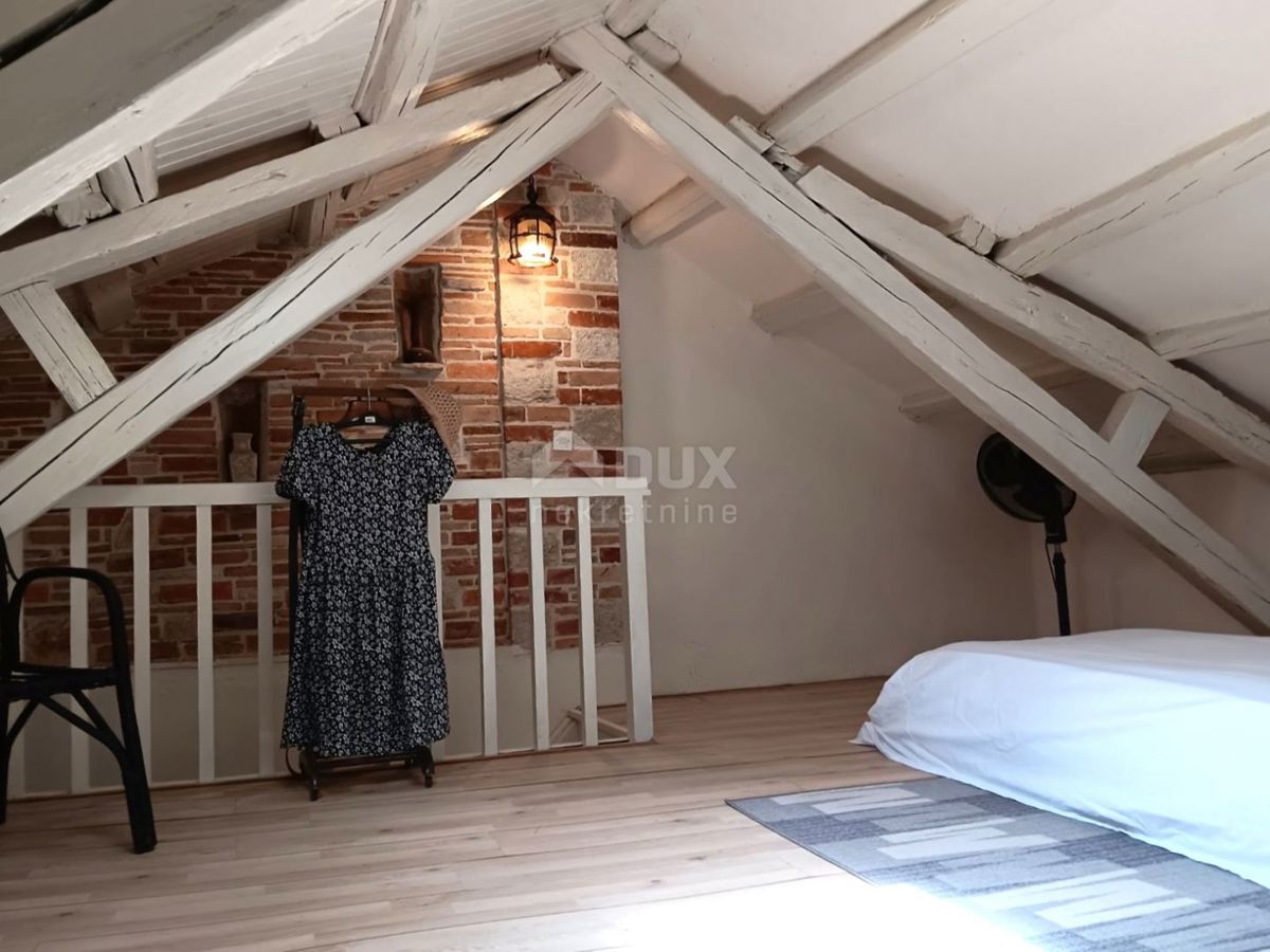 ISTRIA, PARENZO - Casa in pietra in una posizione idilliaca