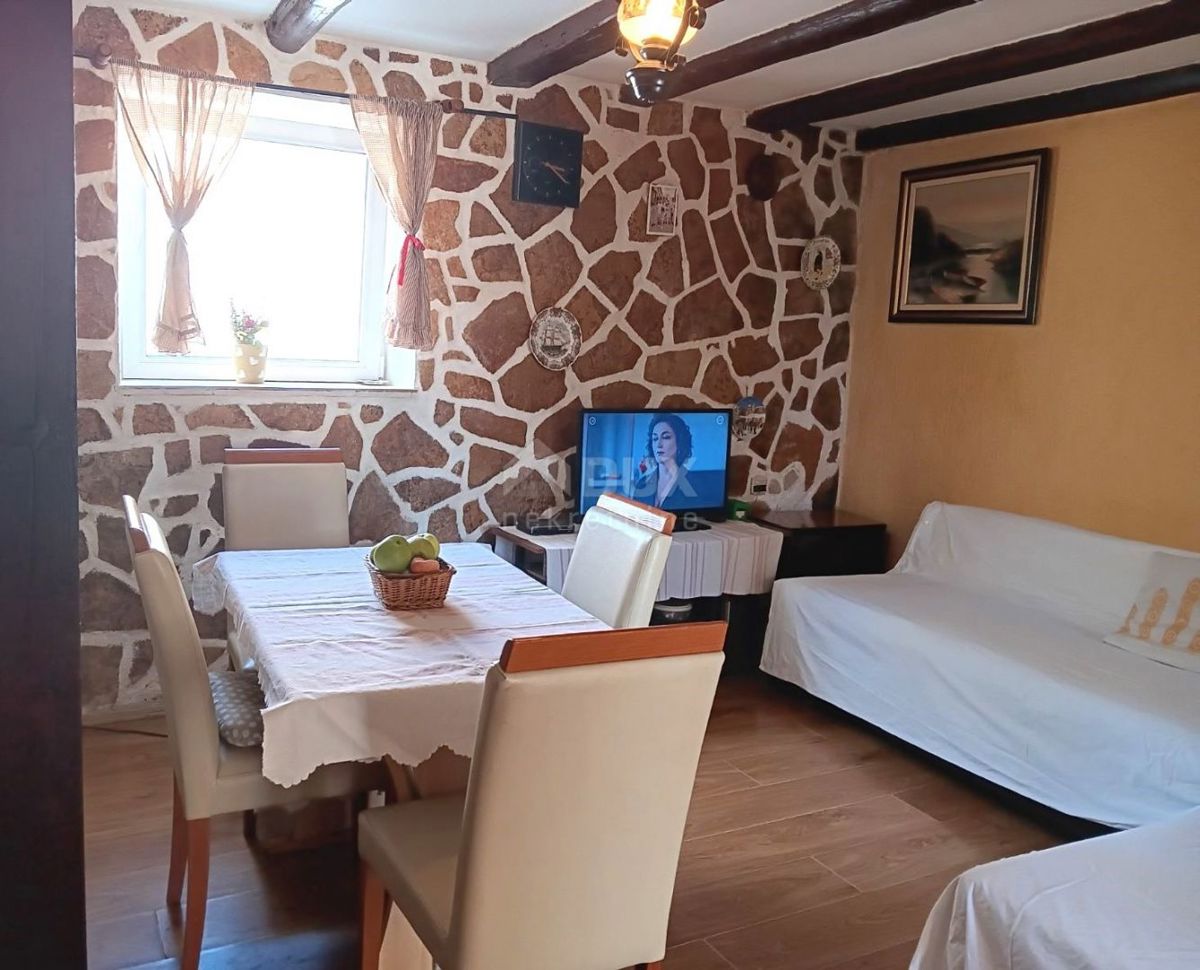 ISTRIA, PARENZO - Casa in pietra in una posizione idilliaca