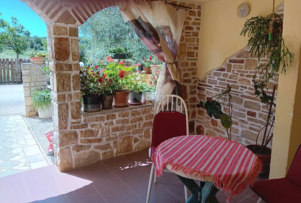 ISTRIA, PARENZO - Casa in pietra in una posizione idilliaca