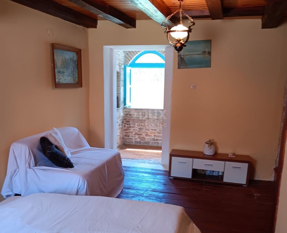 ISTRIA, PARENZO - Casa in pietra in una posizione idilliaca