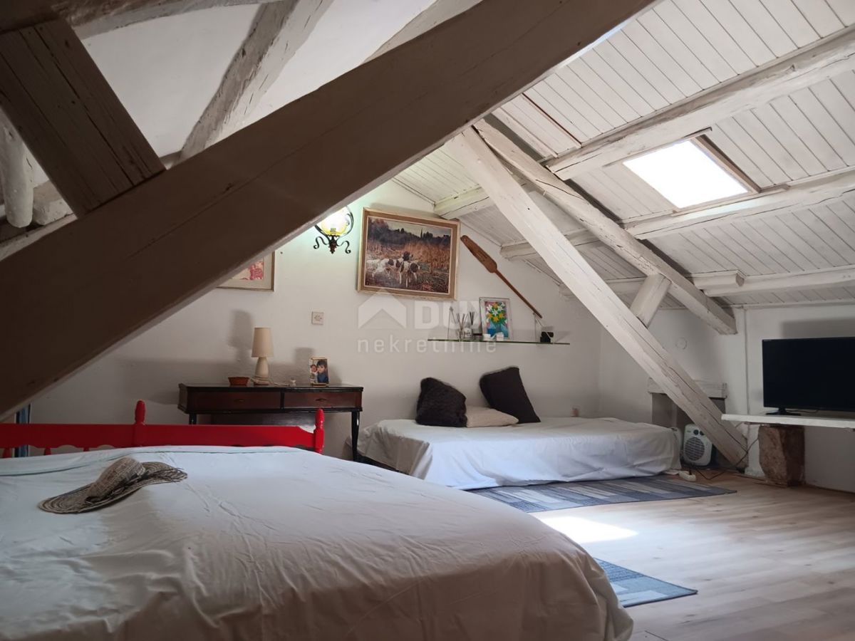 ISTRIA, PARENZO - Casa in pietra in una posizione idilliaca