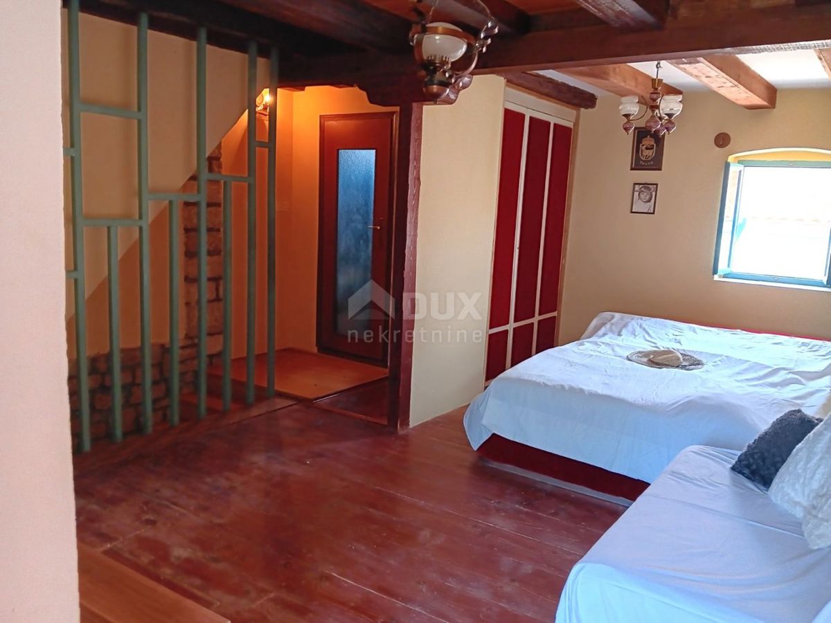 ISTRIA, PARENZO - Casa in pietra in una posizione idilliaca