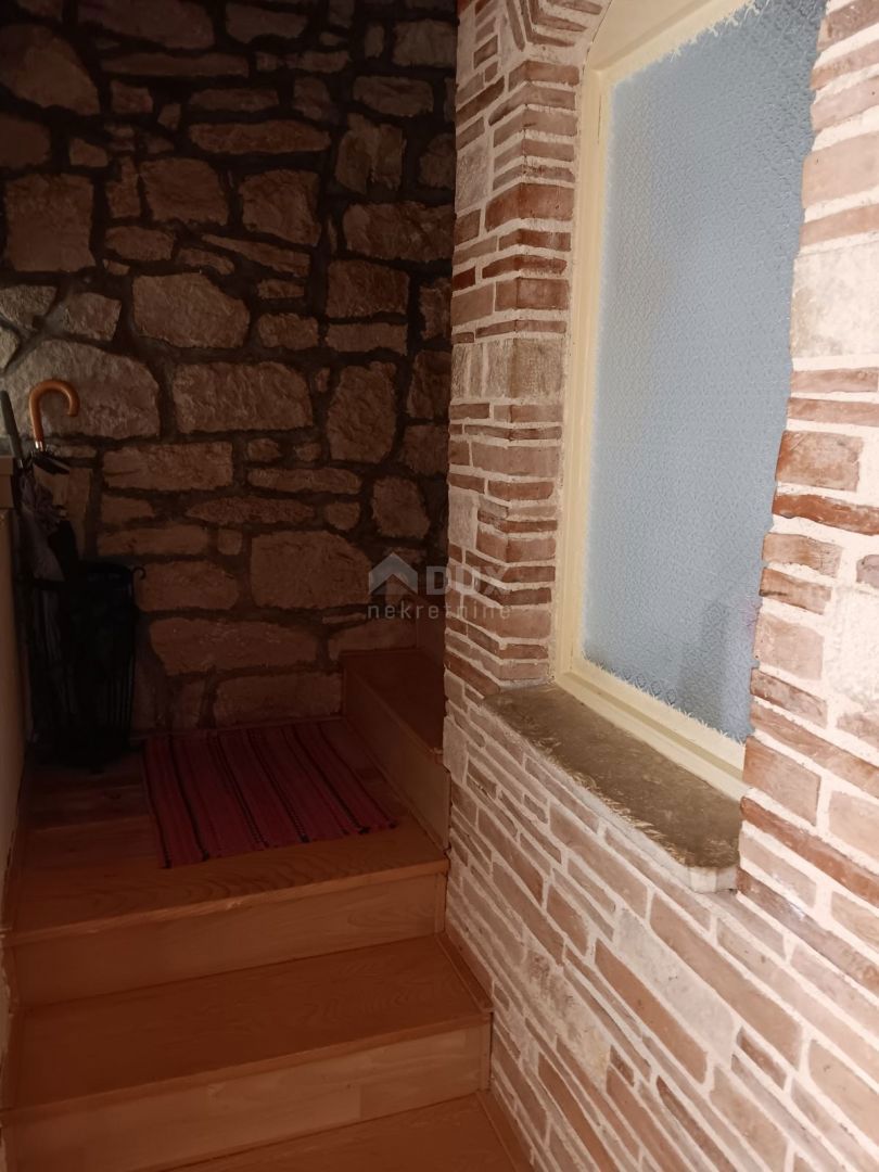ISTRIA, PARENZO - Casa in pietra in una posizione idilliaca