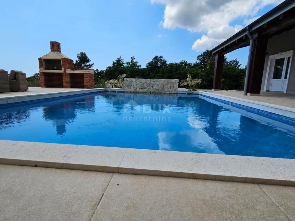 ISTRIA, ŠTOKOVCI - Bella casa a un piano con piscina, ampio cortile e sala giochi