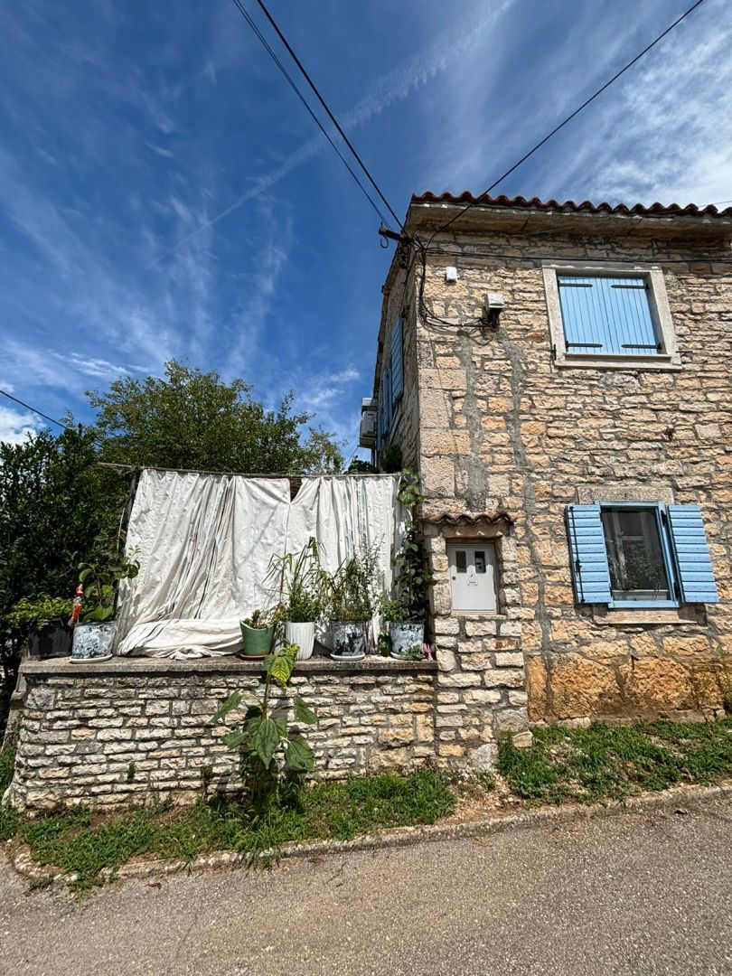 ISTRIA, KANFANAR - Bella casa istriana + 490 m2 di terreno edificabile!