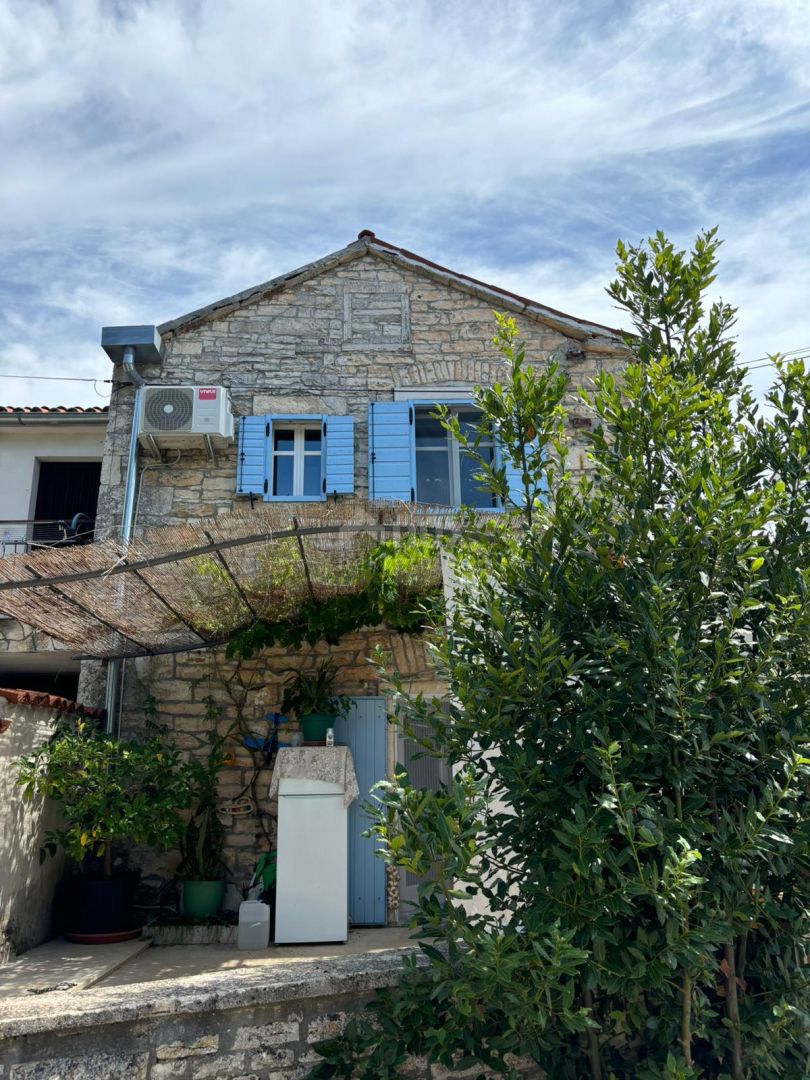 ISTRIA, KANFANAR - Bella casa istriana + 490 m2 di terreno edificabile!