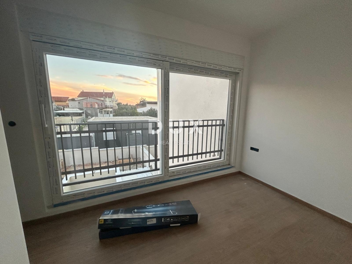 ŠIBENIK, PIROVAC - Moderno duplex con piscina in un nuovo edificio