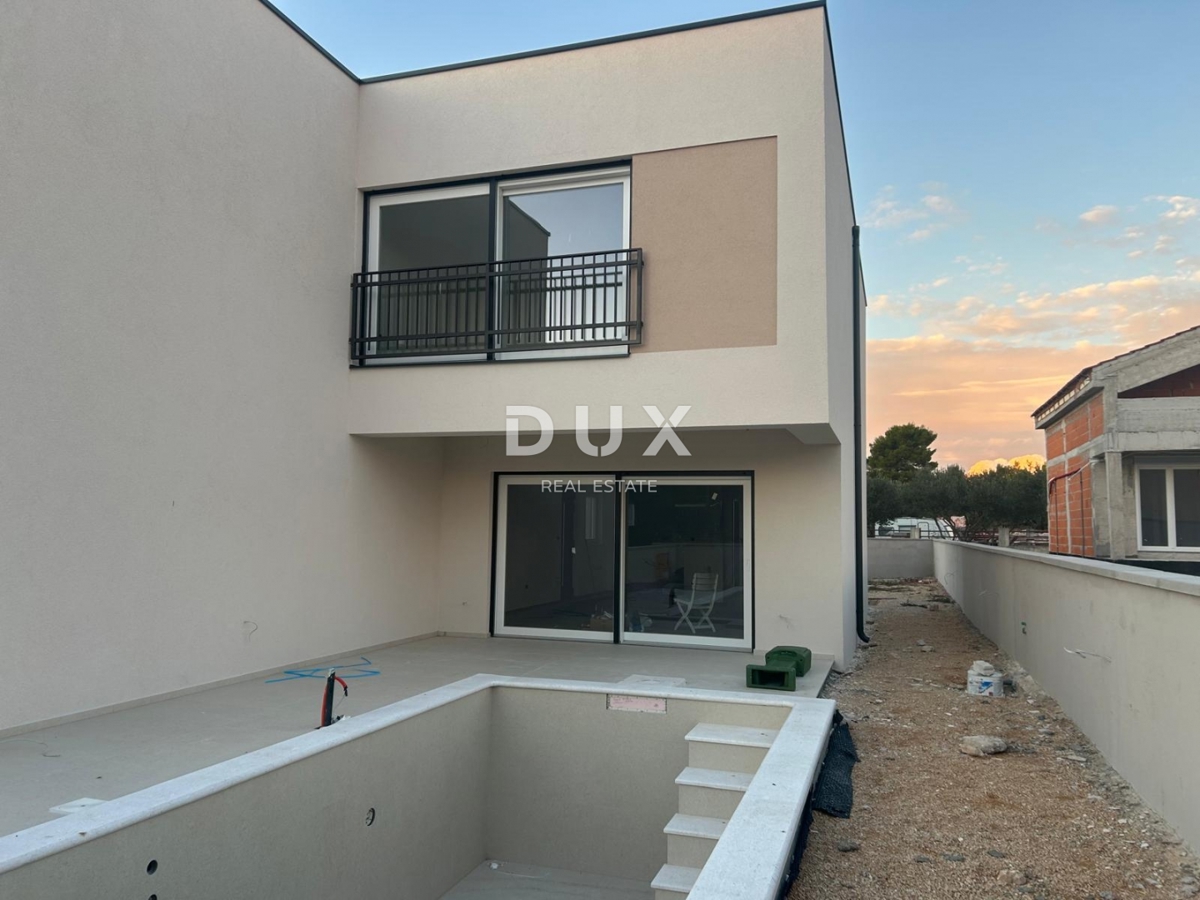ŠIBENIK, PIROVAC - Moderno duplex con piscina in un nuovo edificio