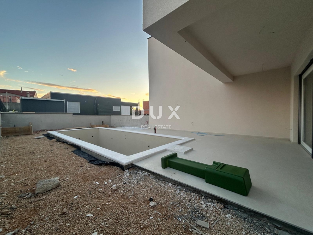 ŠIBENIK, PIROVAC - Moderno duplex con piscina in un nuovo edificio