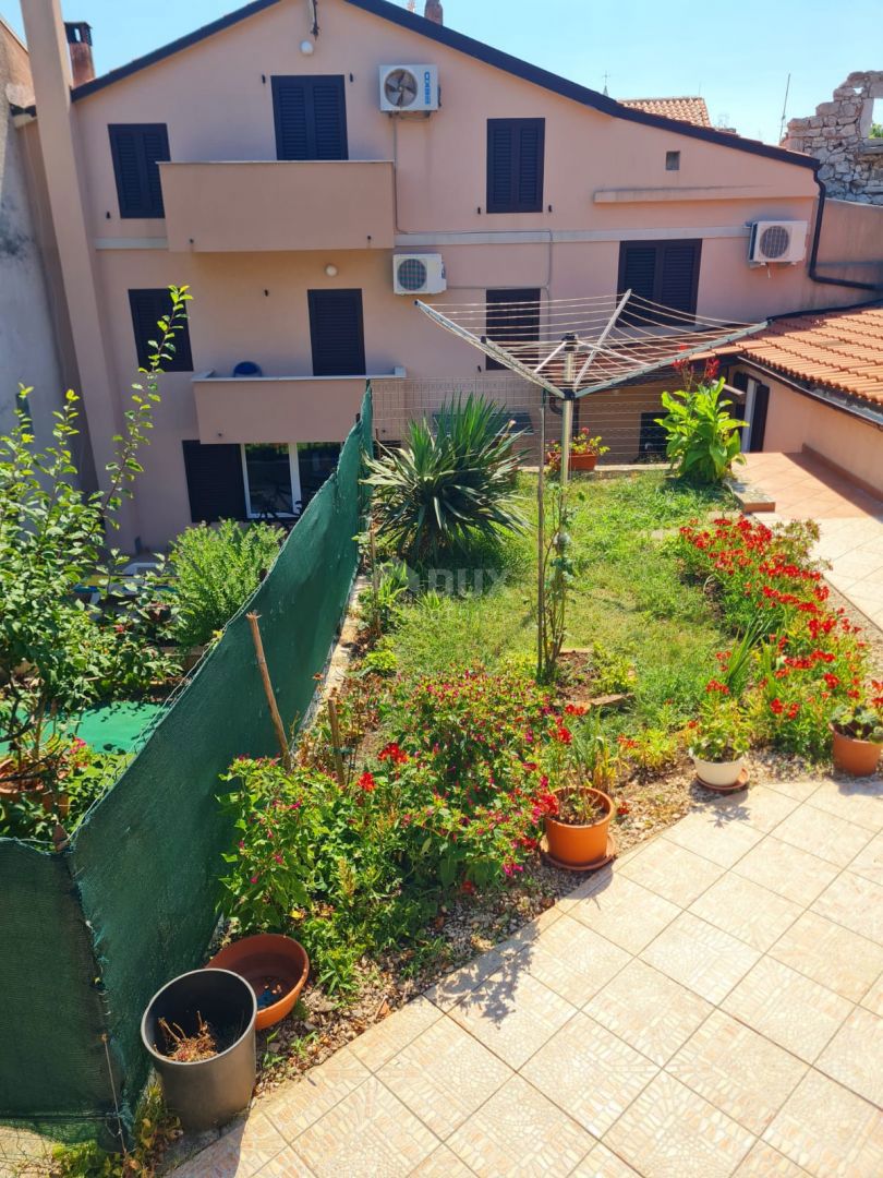 VELI LOŠINJ - condominio con bel giardino