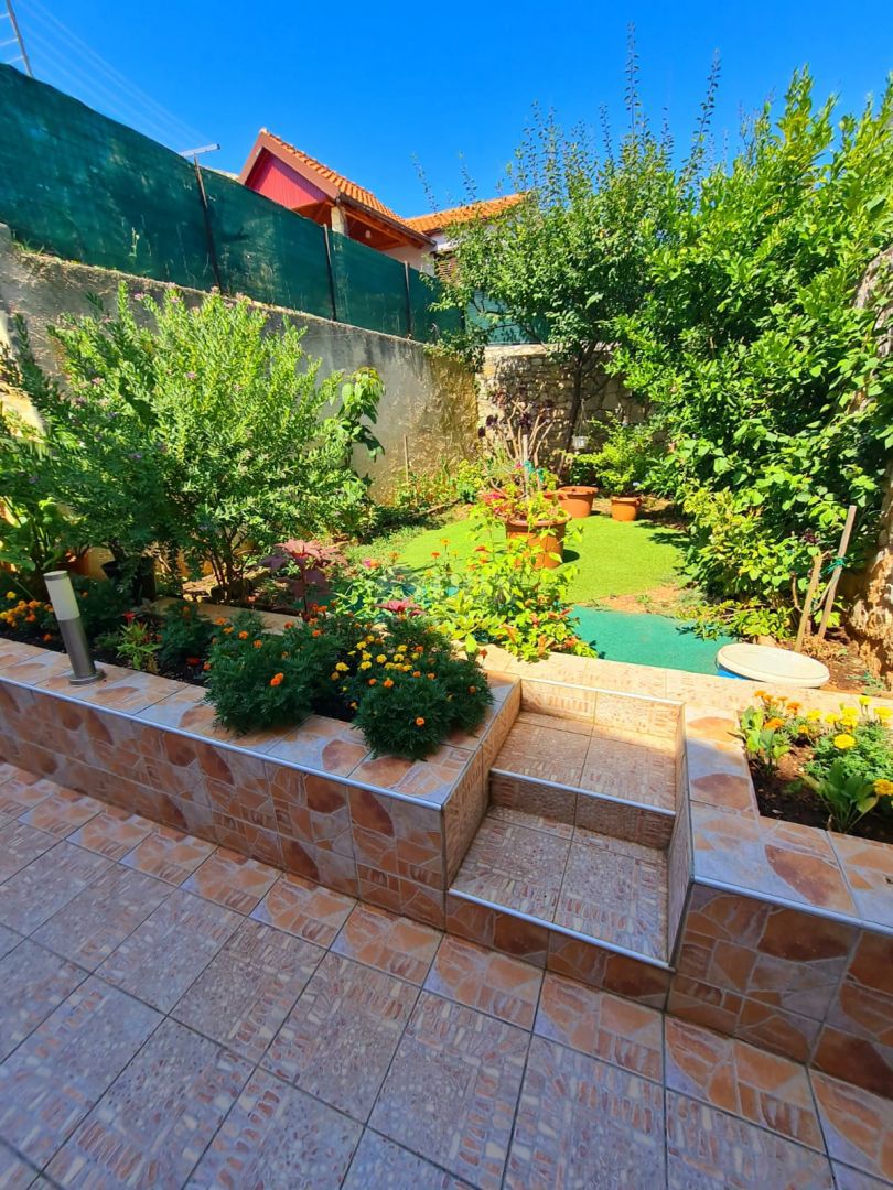 VELI LOŠINJ - condominio con bel giardino