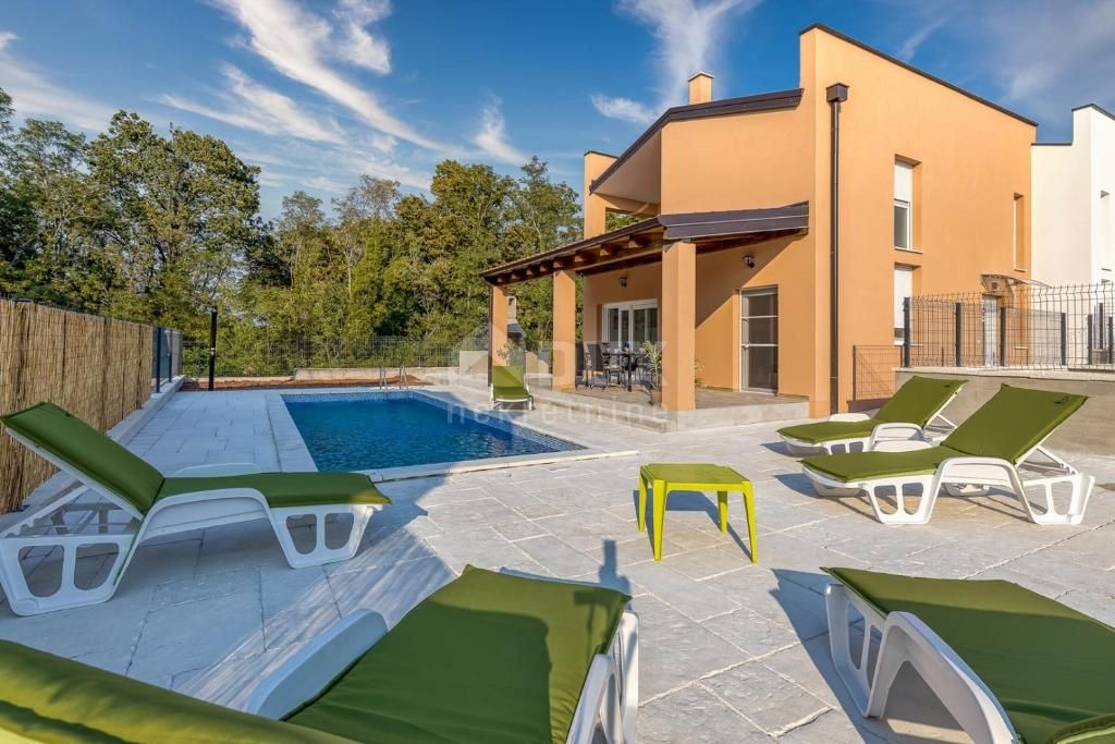 ISTRIA, TINJAN - Villa bifamiliare in una posizione tranquilla e attraente