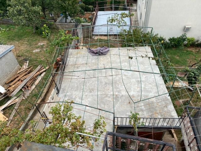 RIJEKA, SRDOČI, GRBCI - casa indipendente con 4 appartamenti + dependance + giardino! OPPORTUNITÀ!