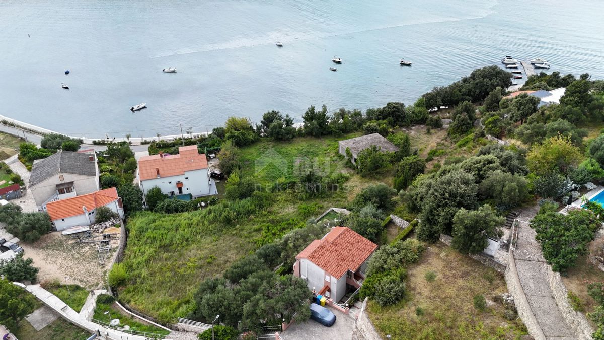 ISOLA DI RAB, KAMPOR - terreno edificabile di 2850 m2 vicino al mare