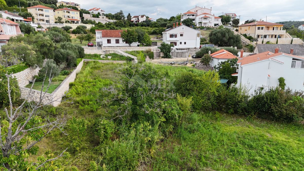 ISOLA DI RAB, KAMPOR - terreno edificabile di 2850 m2 vicino al mare