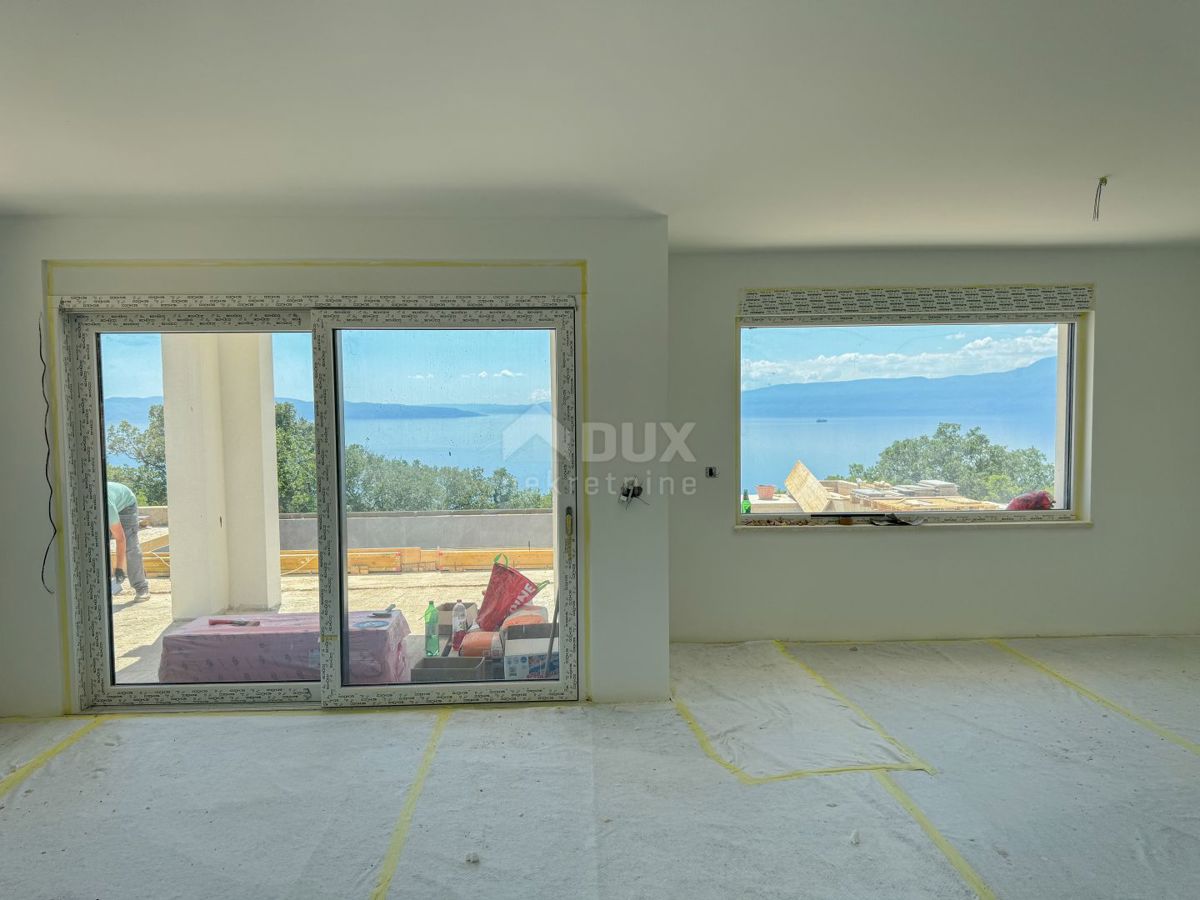 RIJEKA, KOSTRENA - due ville con due piscine, garage, splendida nuova costruzione con vista mare, raro investimento