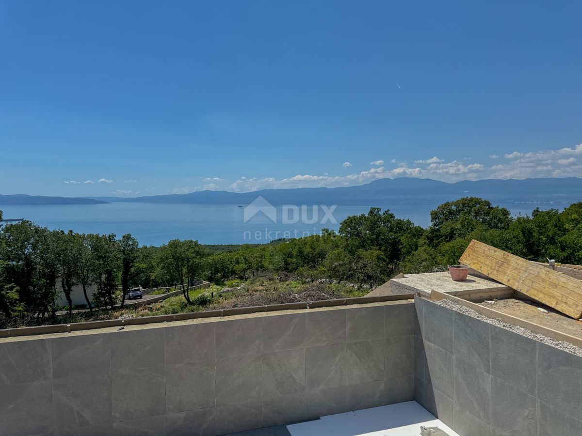 RIJEKA, KOSTRENA - due ville con due piscine, garage, splendida nuova costruzione con vista mare, raro investimento