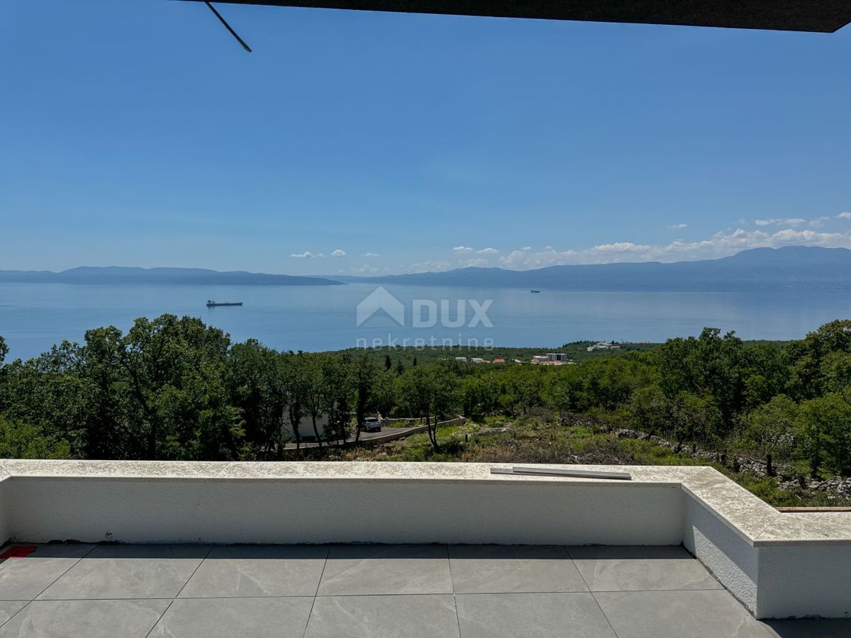 RIJEKA, KOSTRENA - due ville con due piscine, garage, splendida nuova costruzione con vista mare, raro investimento