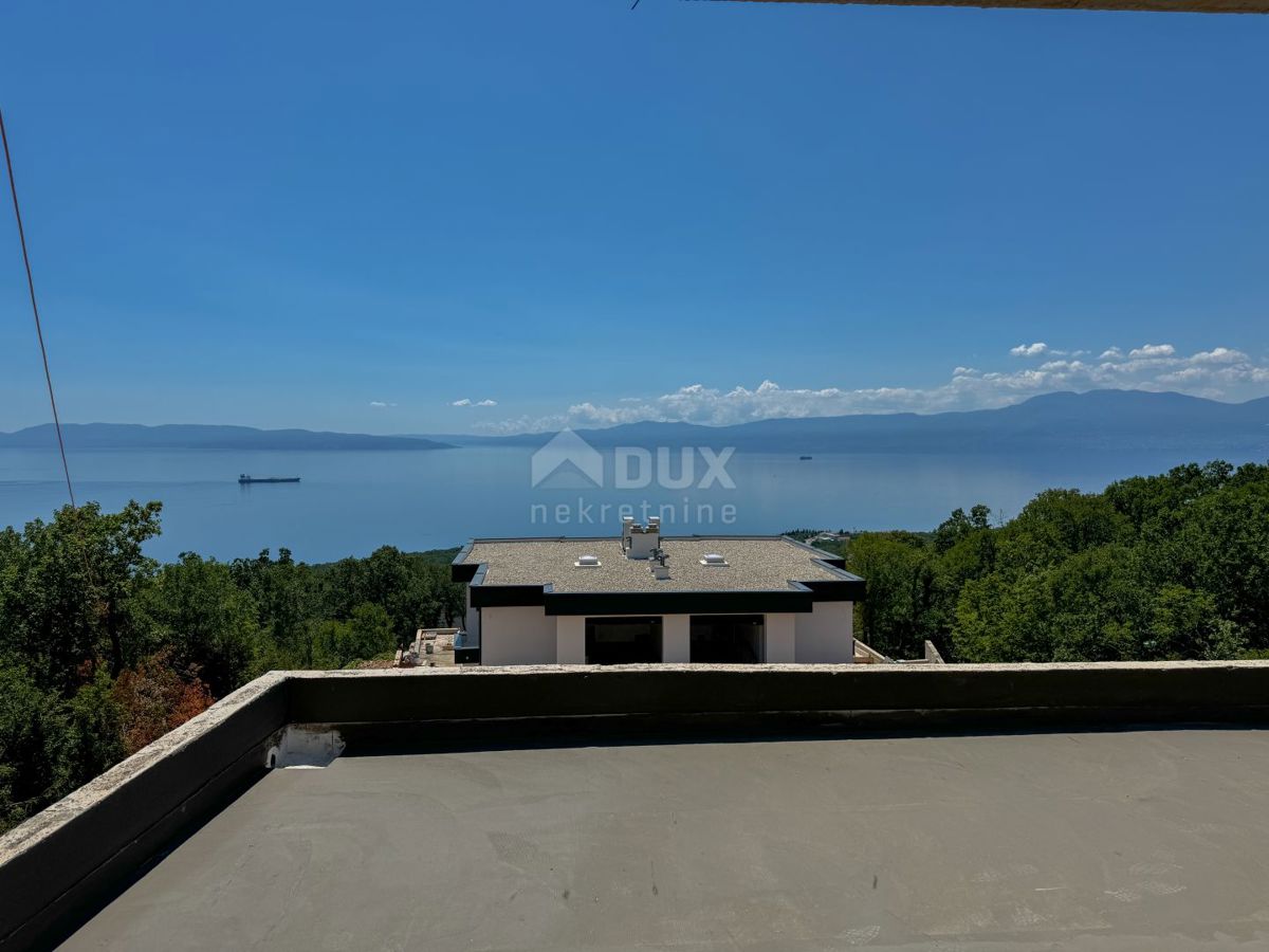 RIJEKA, KOSTRENA - due ville con due piscine, garage, splendida nuova costruzione con vista mare, raro investimento