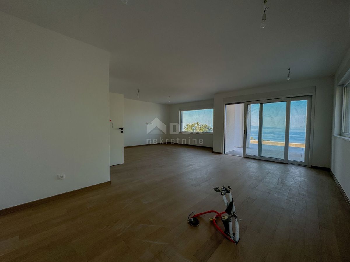 RIJEKA, KOSTRENA - due ville con due piscine, garage, splendida nuova costruzione con vista mare, raro investimento