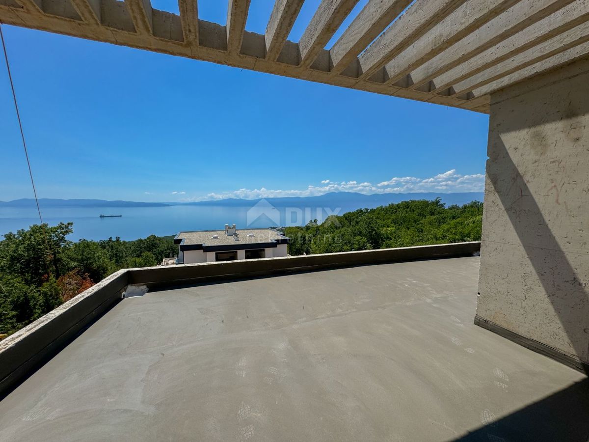 RIJEKA, KOSTRENA - due ville con due piscine, garage, splendida nuova costruzione con vista mare, raro investimento