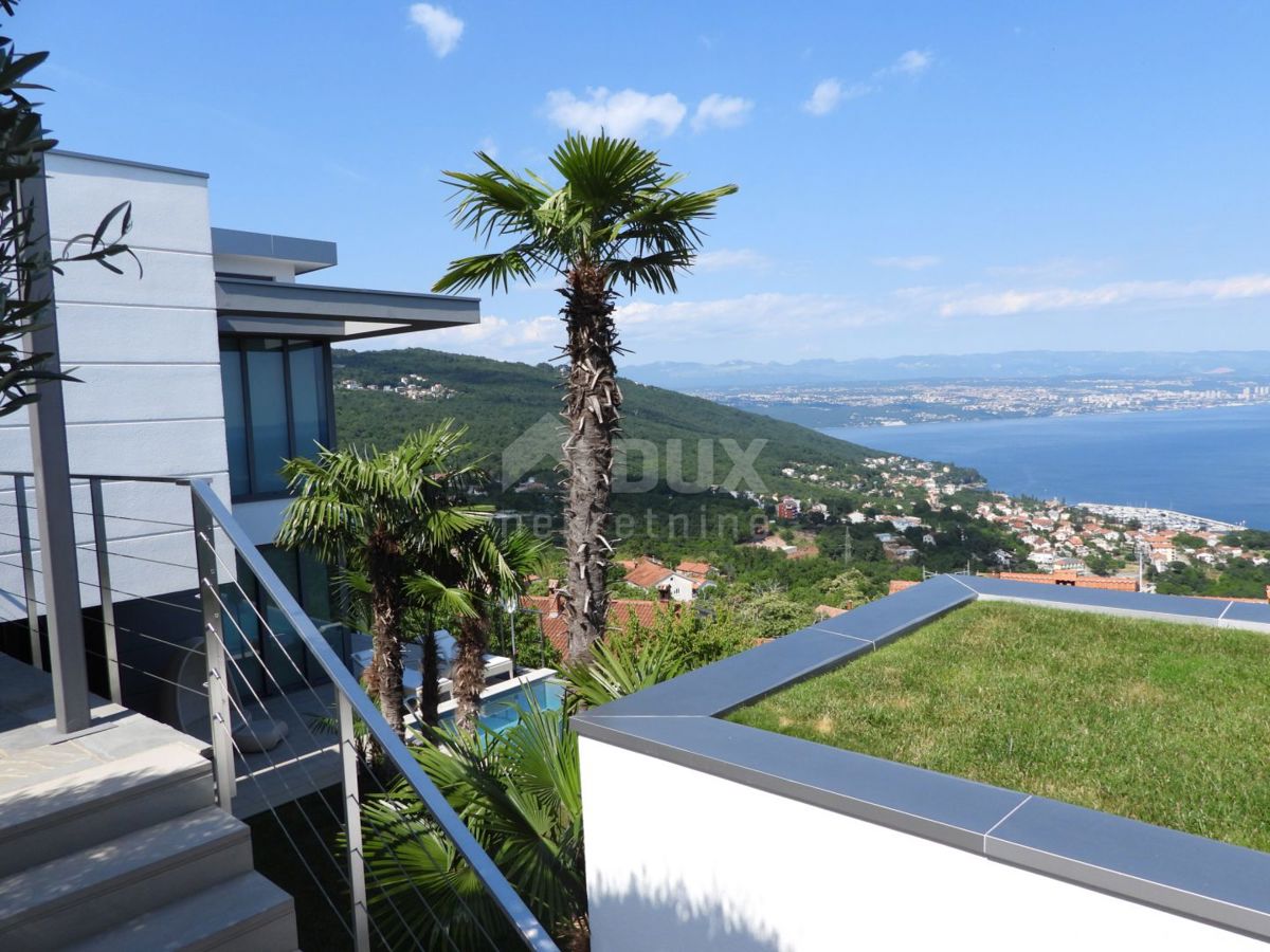 OPATIJA, LOVRAN - lussuosa villa con una bellissima vista sul mare, una piscina e un giardino di 500m2