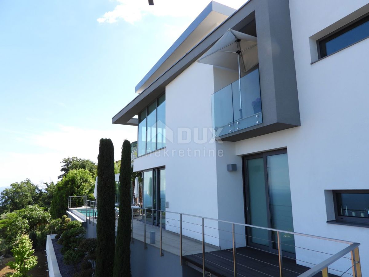 OPATIJA, LOVRAN - lussuosa villa con una bellissima vista sul mare, una piscina e un giardino di 500m2