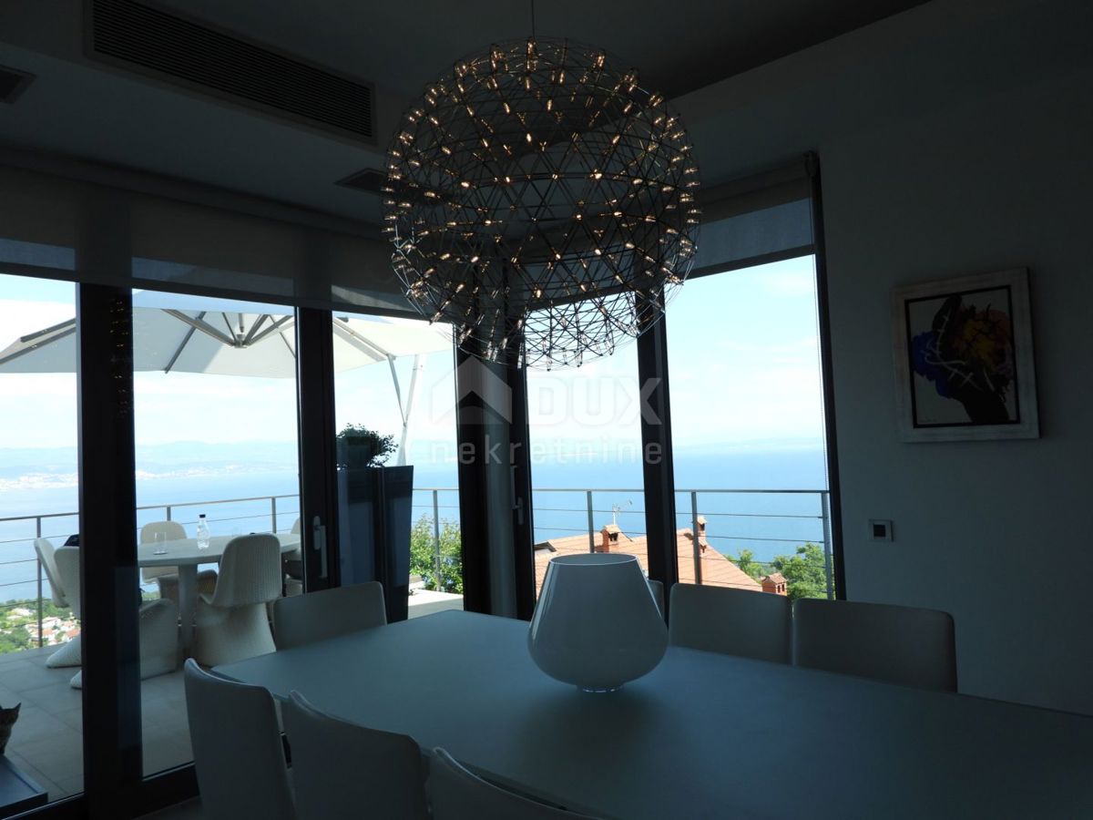 OPATIJA, LOVRAN - lussuosa villa con una bellissima vista sul mare, una piscina e un giardino di 500m2