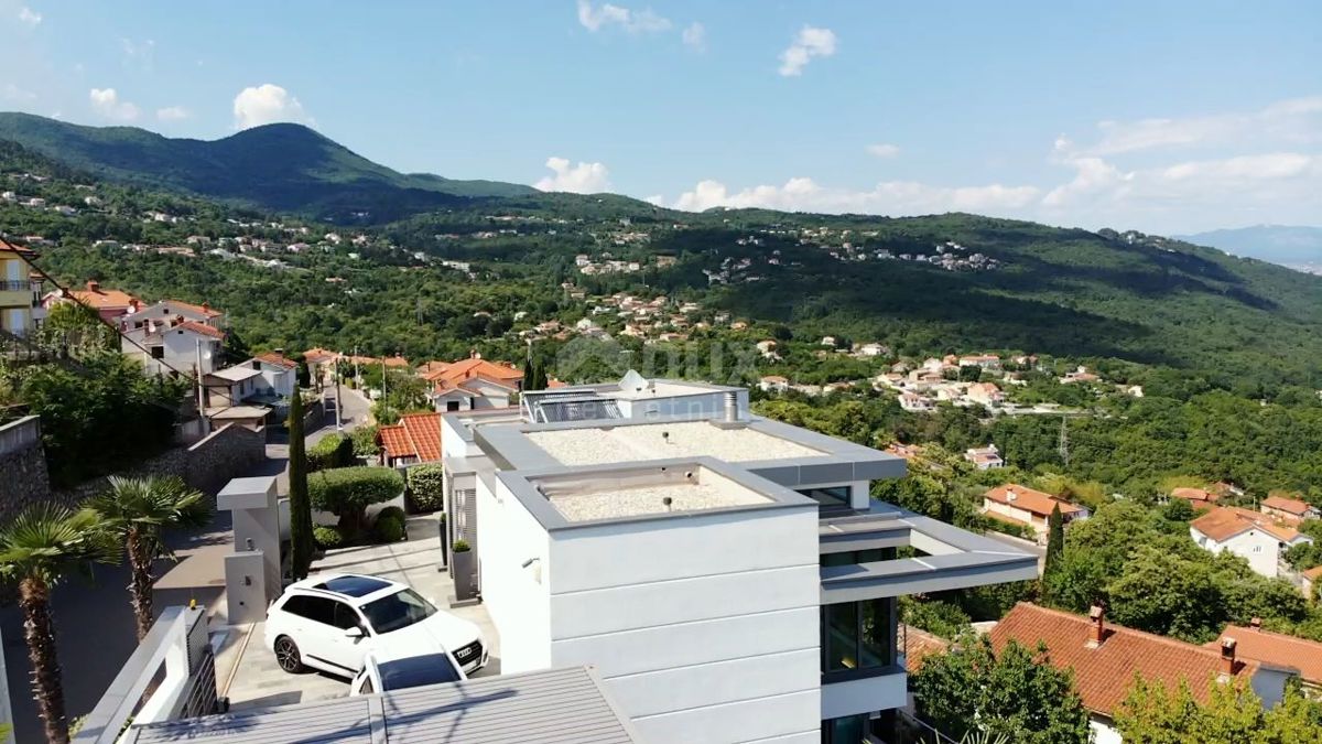 OPATIJA, LOVRAN - lussuosa villa con una bellissima vista sul mare, una piscina e un giardino di 500m2