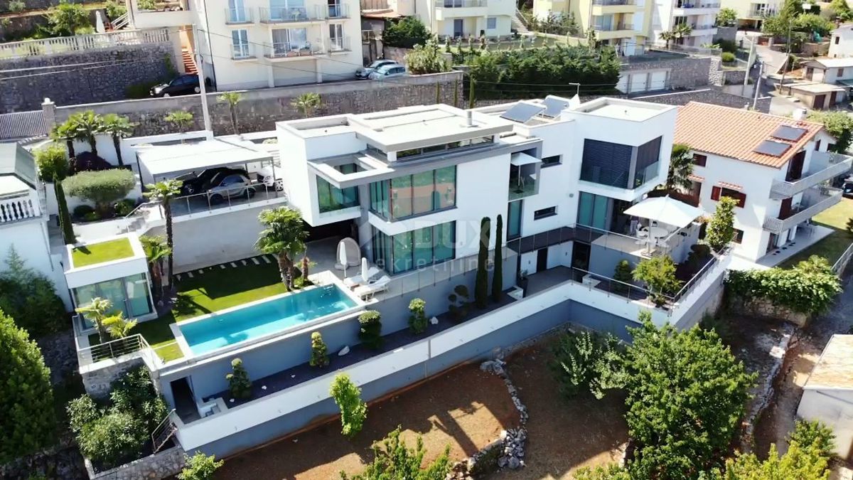 OPATIJA, LOVRAN - lussuosa villa con una bellissima vista sul mare, una piscina e un giardino di 500m2