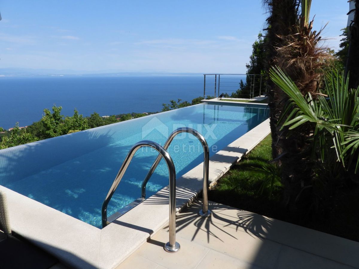 OPATIJA, LOVRAN - lussuosa villa con una bellissima vista sul mare, una piscina e un giardino di 500m2