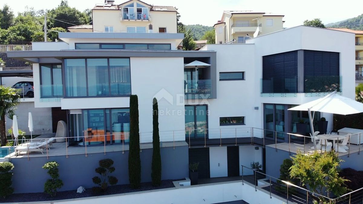 OPATIJA, LOVRAN - lussuosa villa con una bellissima vista sul mare, una piscina e un giardino di 500m2