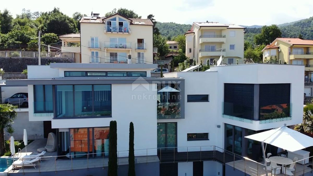 OPATIJA, LOVRAN - lussuosa villa con una bellissima vista sul mare, una piscina e un giardino di 500m2