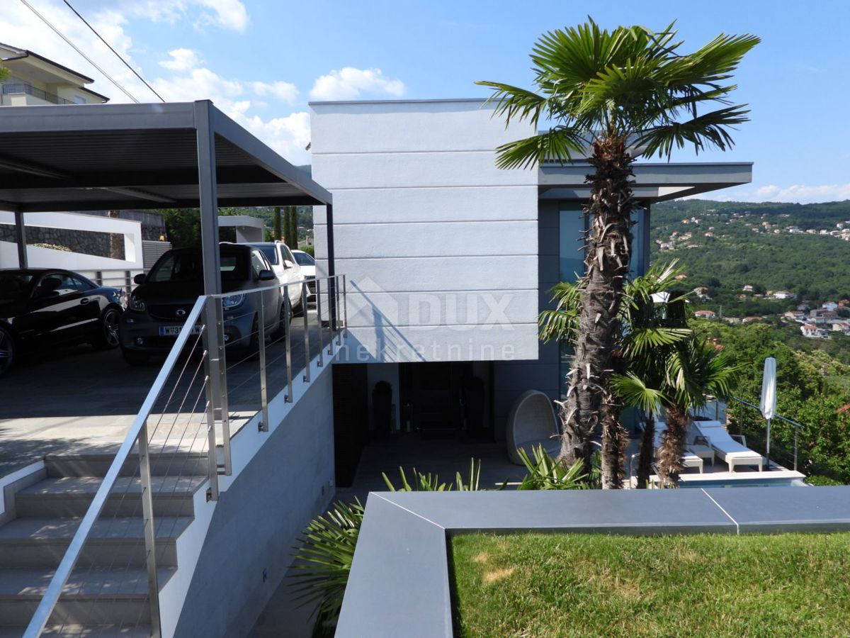 OPATIJA, LOVRAN - lussuosa villa con una bellissima vista sul mare, una piscina e un giardino di 500m2