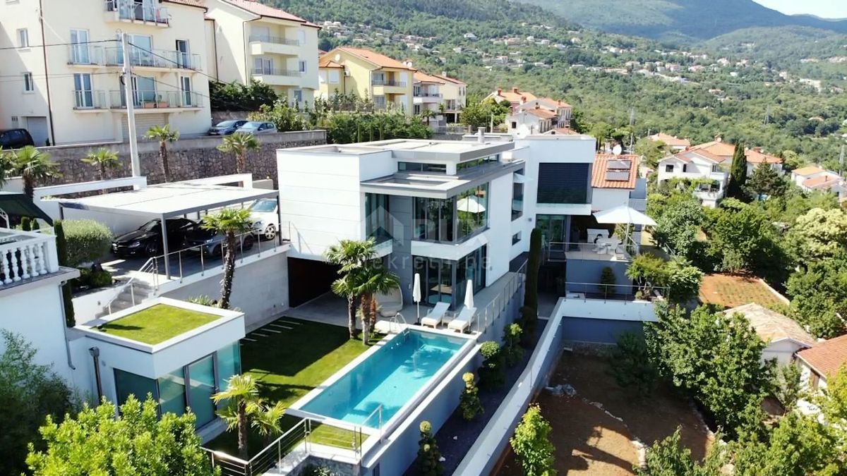 OPATIJA, LOVRAN - lussuosa villa con una bellissima vista sul mare, una piscina e un giardino di 500m2