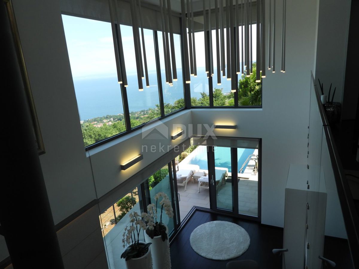 OPATIJA, LOVRAN - lussuosa villa con una bellissima vista sul mare, una piscina e un giardino di 500m2