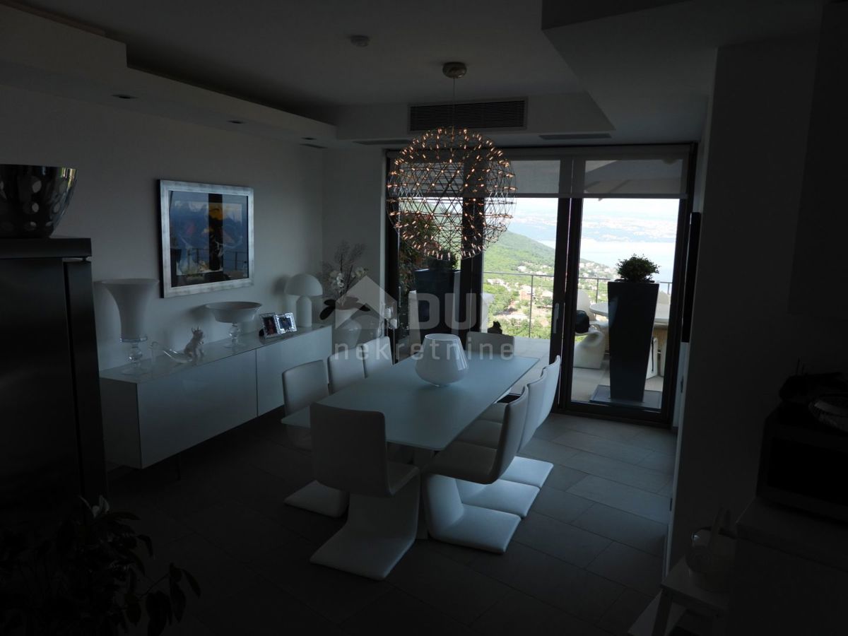 OPATIJA, LOVRAN - lussuosa villa con una bellissima vista sul mare, una piscina e un giardino di 500m2