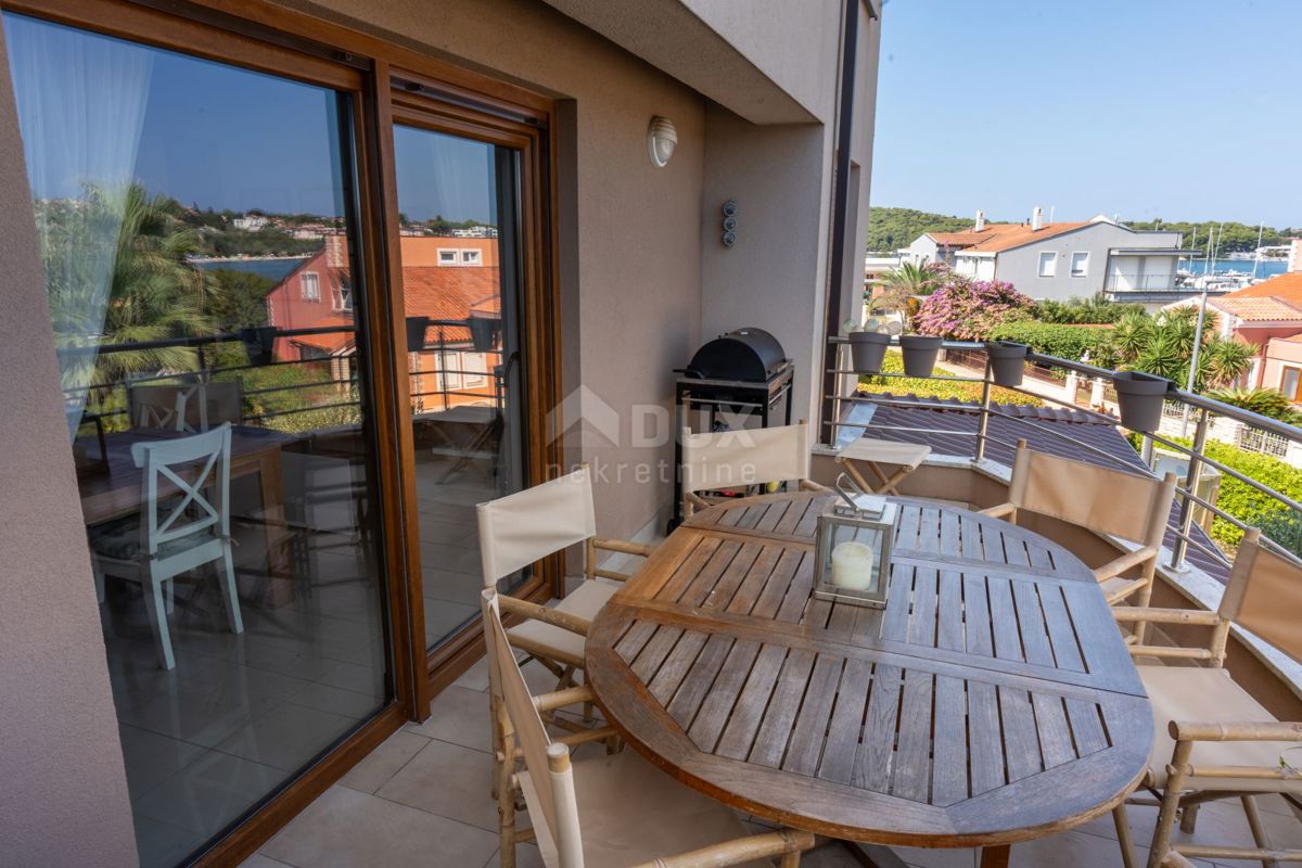 ISTRIA, BANJOLE - Bellissimo appartamento familiare con terrazza e garage in riva al mare!