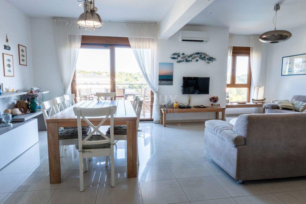 ISTRIA, BANJOLE - Bellissimo appartamento familiare con terrazza e garage in riva al mare!