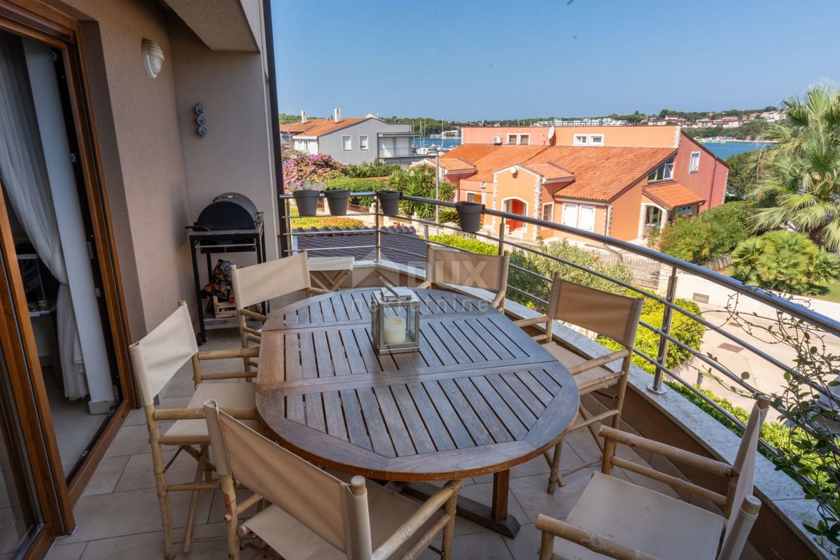 ISTRIA, BANJOLE - Bellissimo appartamento familiare con terrazza e garage in riva al mare!