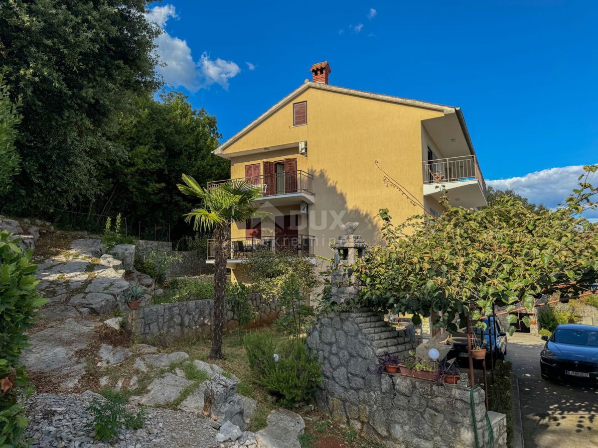 OPATIJA, IČIĆI - casa vicino alla marina di Ičići da ristrutturare, ricco giardino, vista panoramica sul mare, garage