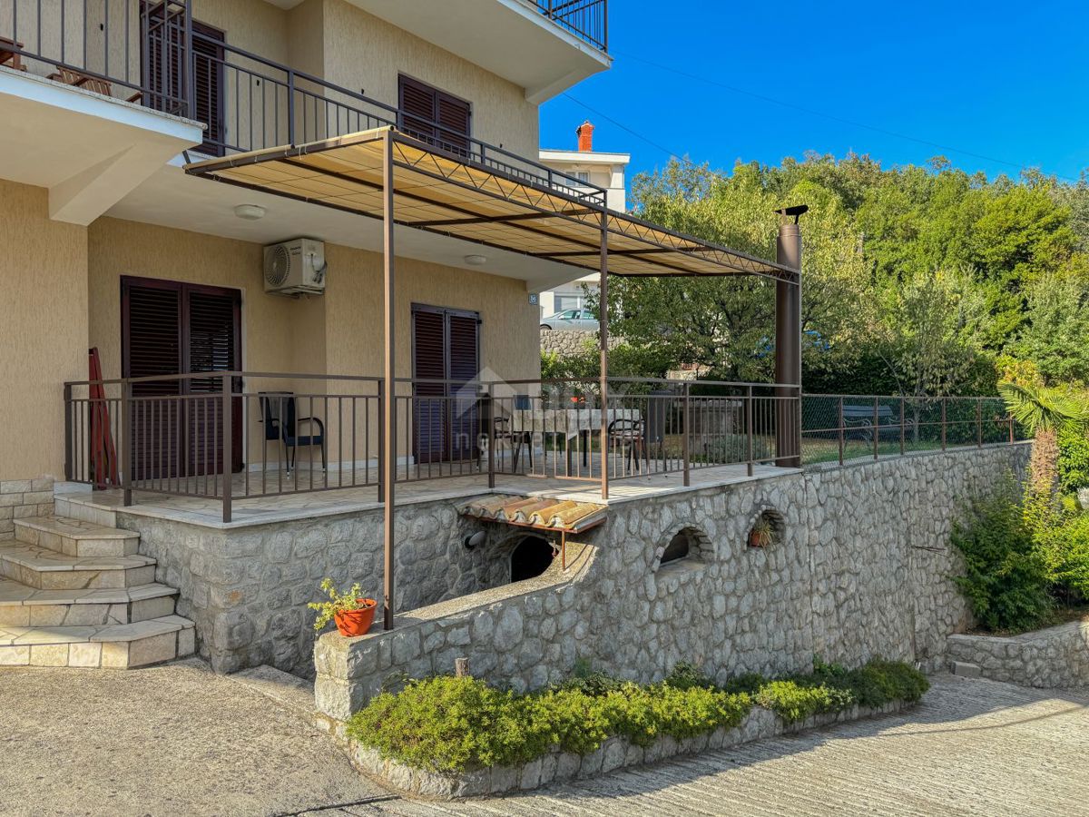 OPATIJA, IČIĆI - casa vicino alla marina di Ičići da ristrutturare, ricco giardino, vista panoramica sul mare, garage