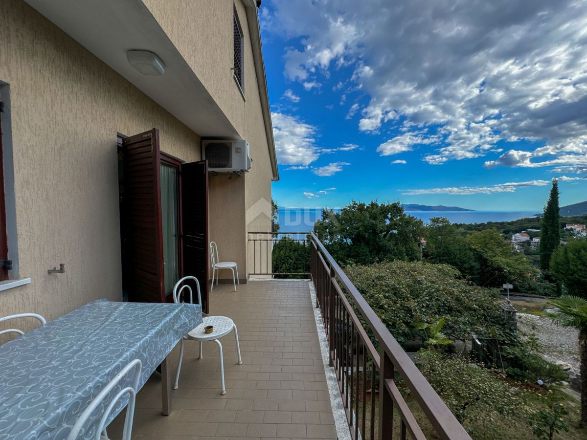 OPATIJA, IČIĆI - casa vicino alla marina di Ičići da ristrutturare, ricco giardino, vista panoramica sul mare, garage