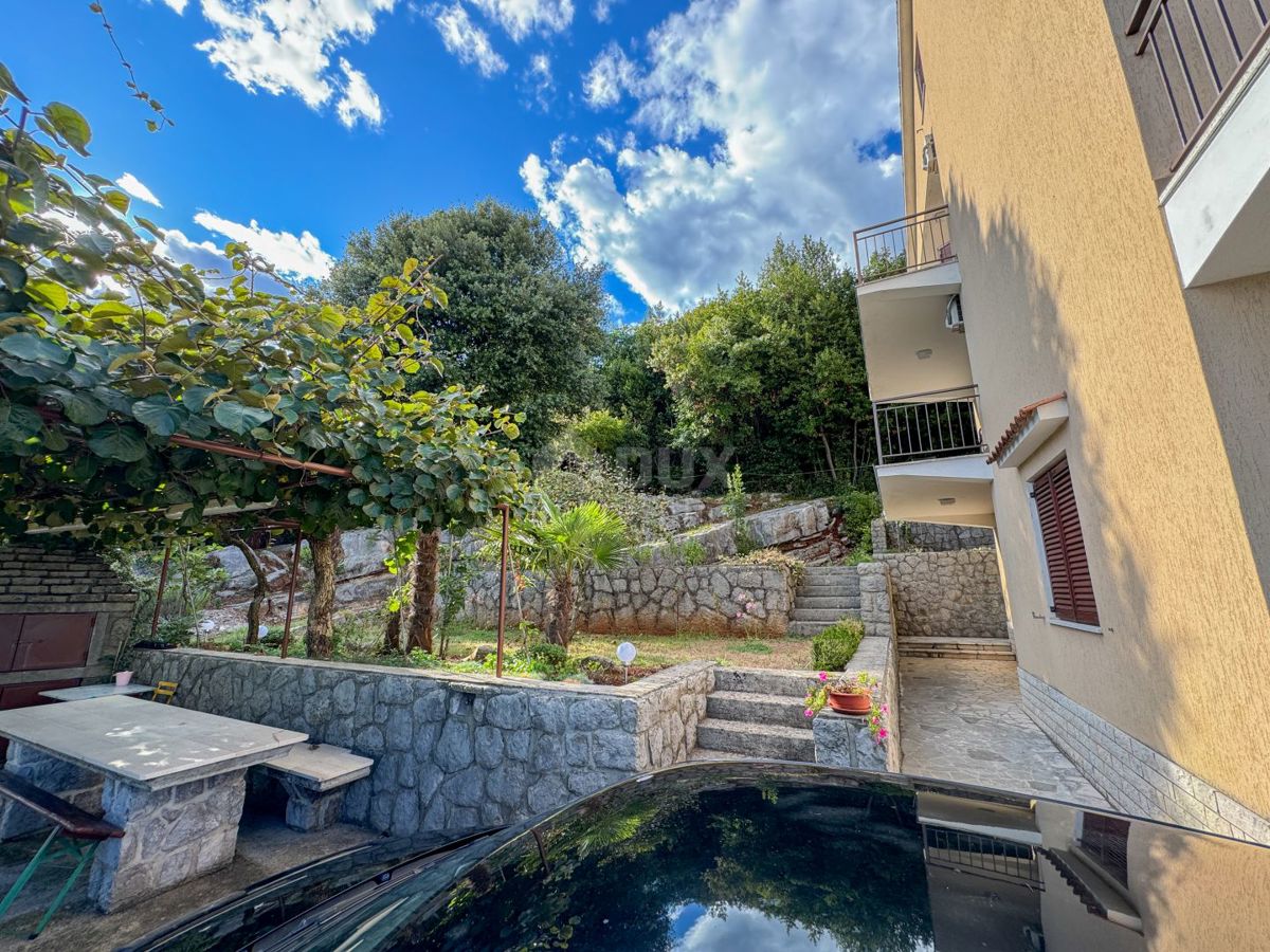 OPATIJA, IČIĆI - casa vicino alla marina di Ičići da ristrutturare, ricco giardino, vista panoramica sul mare, garage